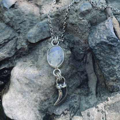 Claw me pendant