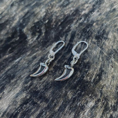 Claw me earrings