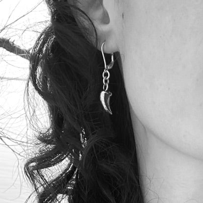 Claw me earrings
