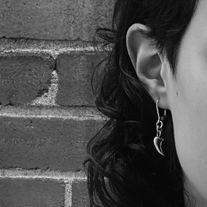 Claw me earrings